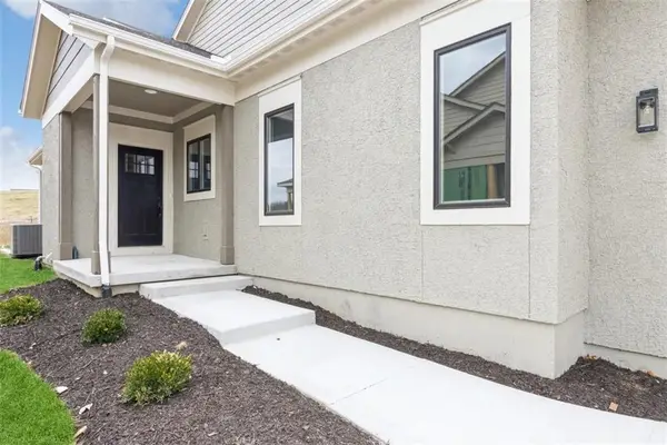 11417 S Waterford Drive, Olathe, KS 66061