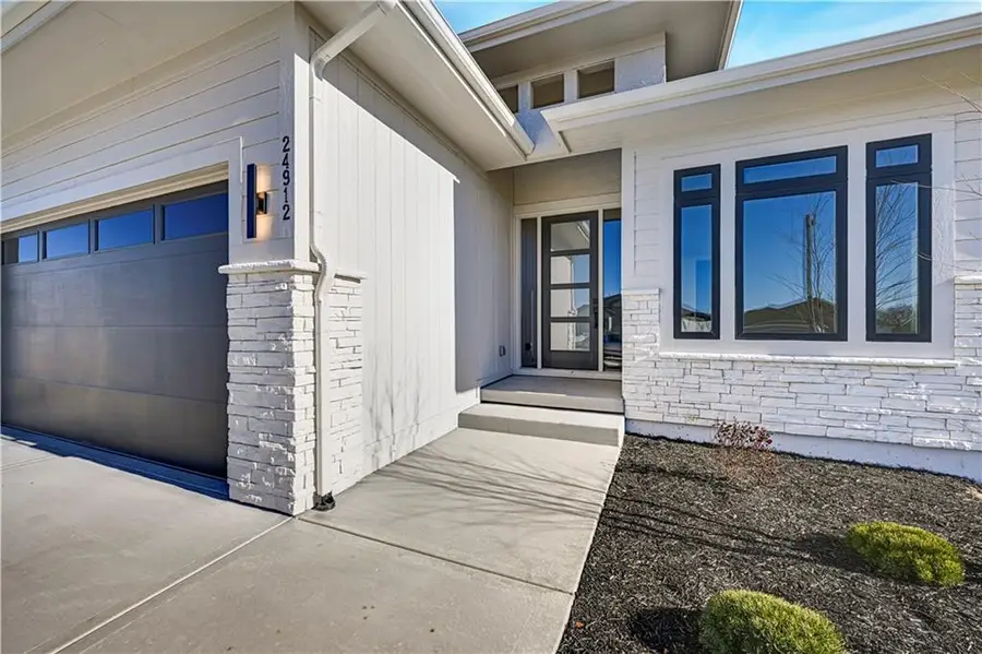 24912 W 98th Place, Lenexa, KS 66227 - Image #2