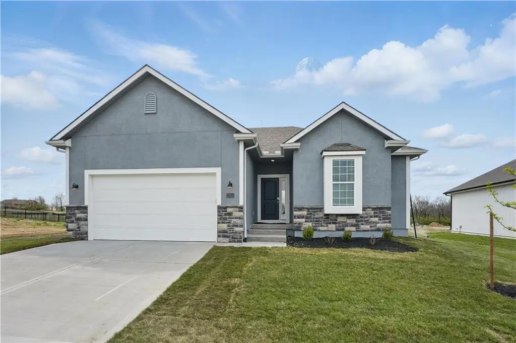 27015 E Dogwood Lane, Lees Summit, MO 64086 - Image #1