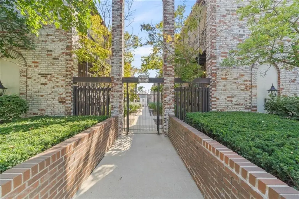 5015 Walnut Street #A, Kansas City, MO 64112 - Image #1