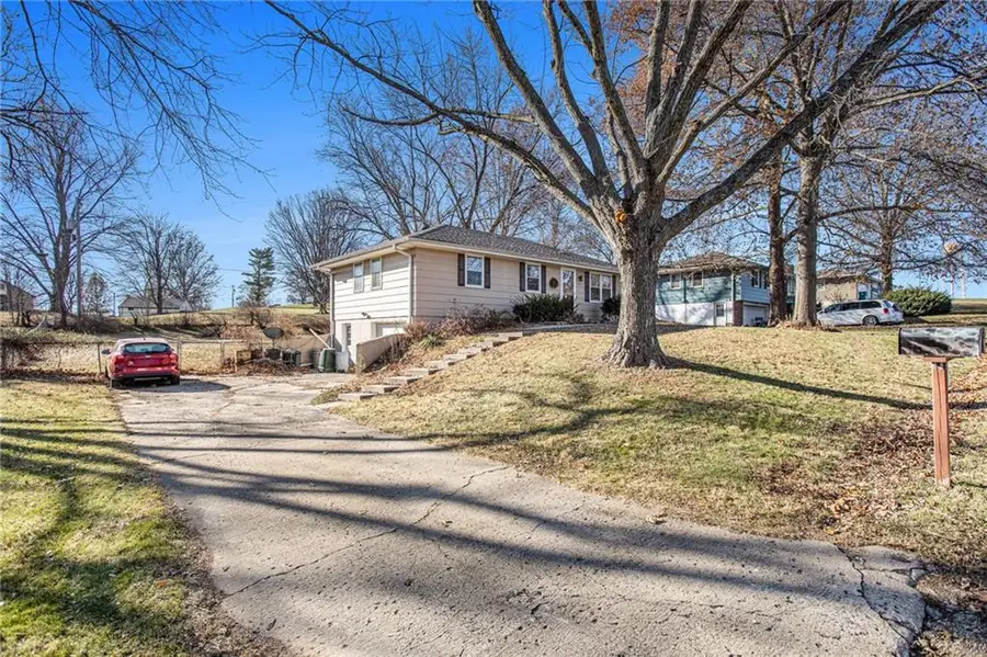 327 Lincoln Drive, Gower, MO 64454 - Image #2
