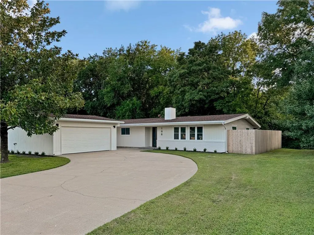 108 Catalpa Street, Coffeyville, KS 67337 - Image #1