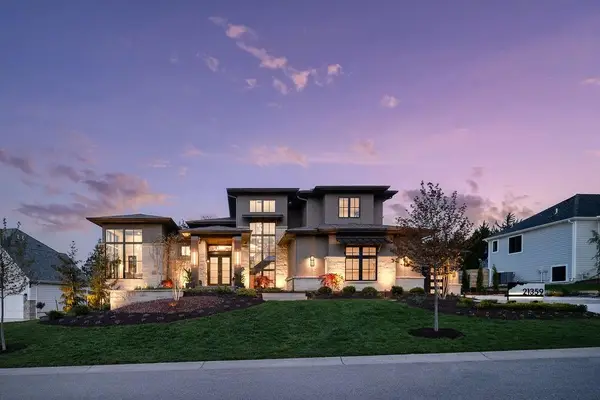 21359 W 93rd Court, Lenexa, KS 66220