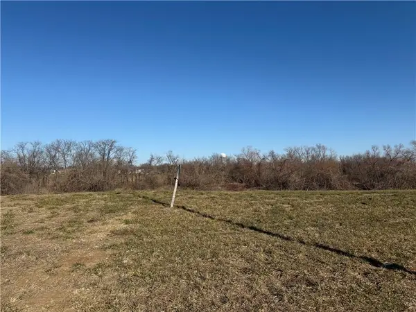 2200 Creek View Lane, Raymore, MO 64083