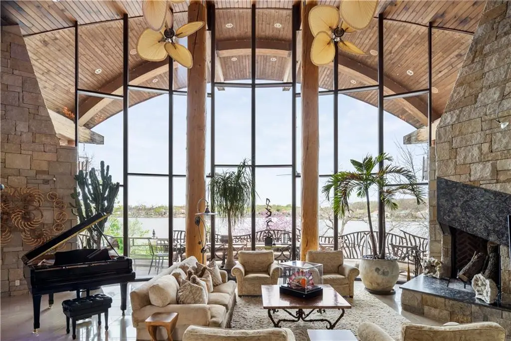 472 N Winnebago Drive, Lake Winnebago, MO 64034 - Image #1