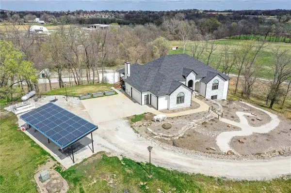 1605 Washington Street, Tonganoxie, KS 66086