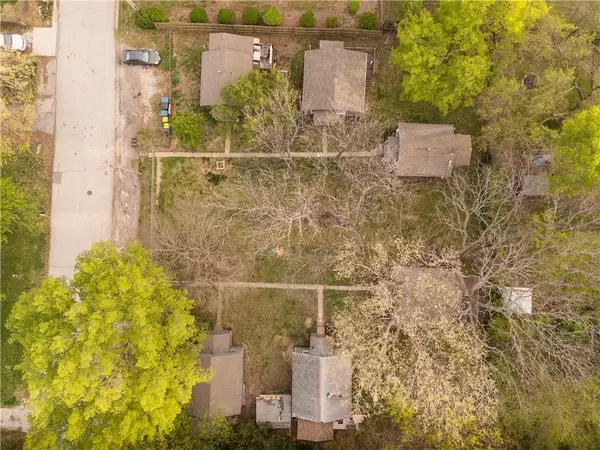 116 units #1-6 S Hedges Avenue #1,2,3,4,5,6, Sugar Creek, MO 64054