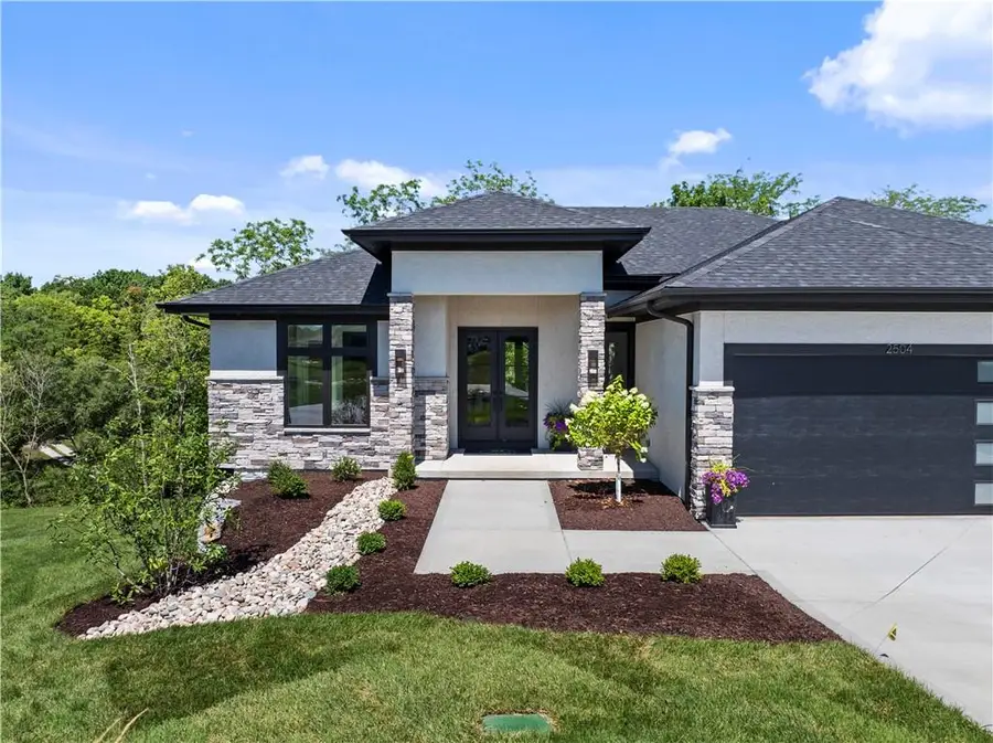 2504 NE Woodland Oak Circle, Lees Summit, MO 64086 - Image #3