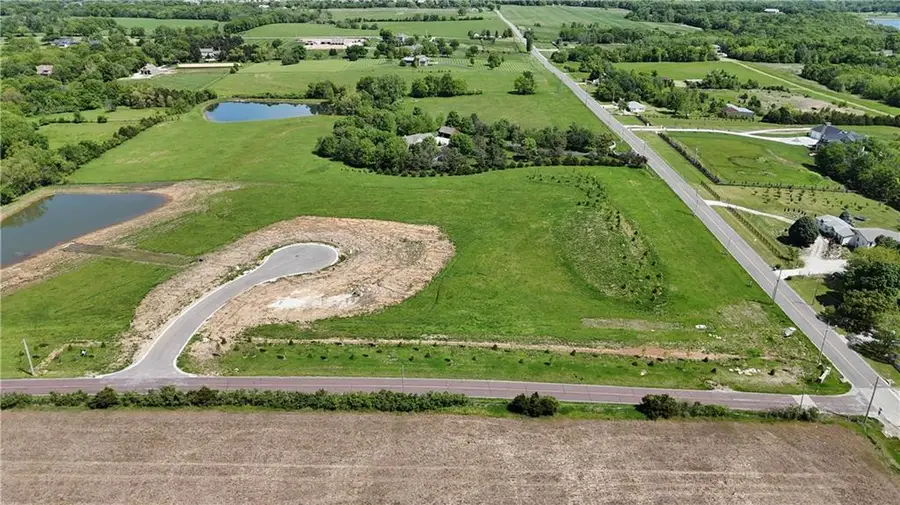 17075 Manor Drive, Stilwell, KS 66085 - Image #3