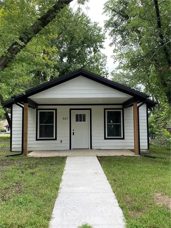 821 North Street, Iola, KS 66749