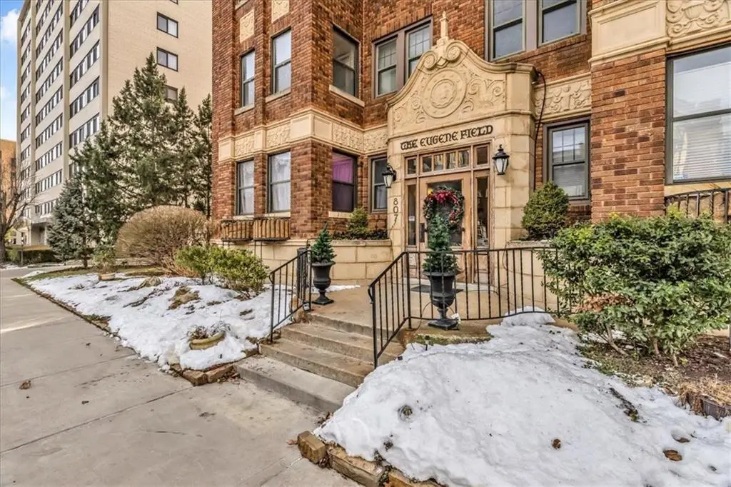807 W 48th Street #202, Kansas City, MO 64112 - Image #1