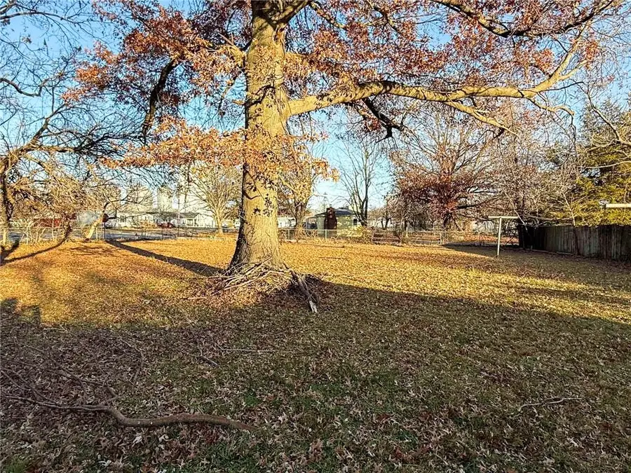 923 W 10th Street, Baxter Springs, KS 66713 - Image #3