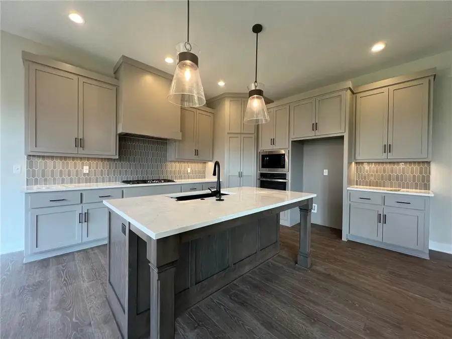 17154 S Heatherwood Street, Olathe, KS 66062 - Image #3