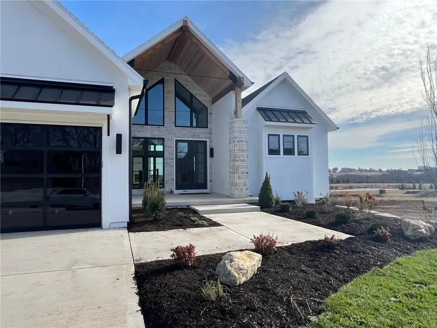 17021 Parkhill Street, Overland Park, KS 66221 - Image #3