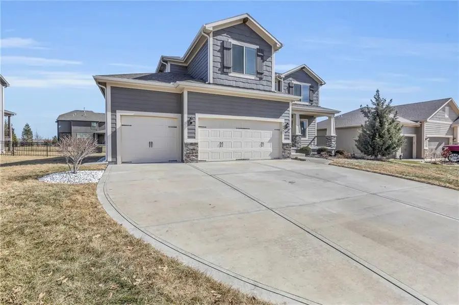 16967 S Laurelwood Street, Olathe, KS 66062 - Image #2