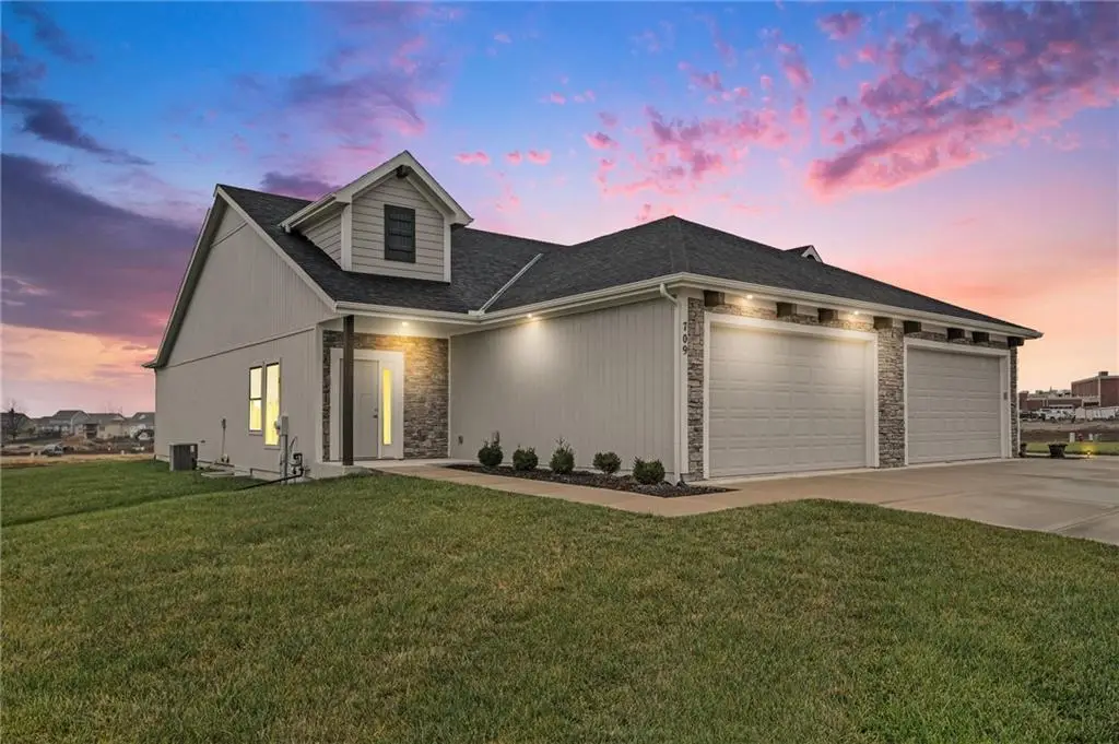 709 Ridge Drive, Smithville, MO 64089 - Image #1