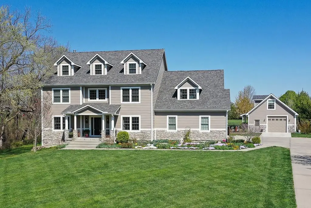 18230 Prairie View Drive, Tonganoxie, KS 66086 - Image #1