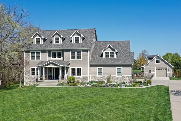 18230 Prairie View Drive, Tonganoxie, KS 66086