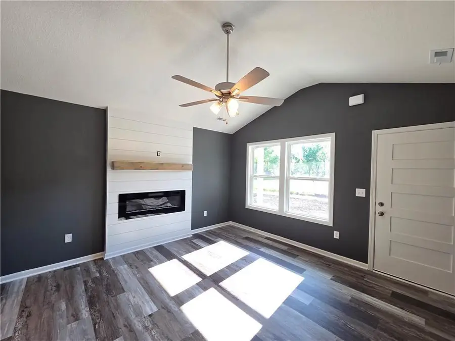 618 N Bates Street, Adrian, MO 64720 - Image #2