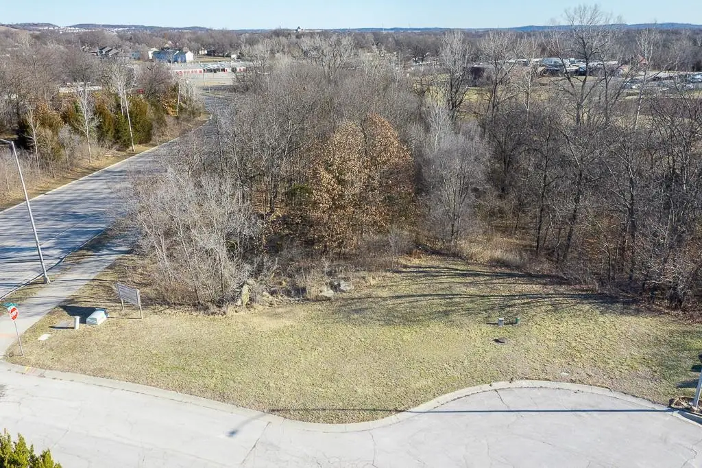 1946 Edgewood Drive, Leavenworth, KS 66048 - Image #1