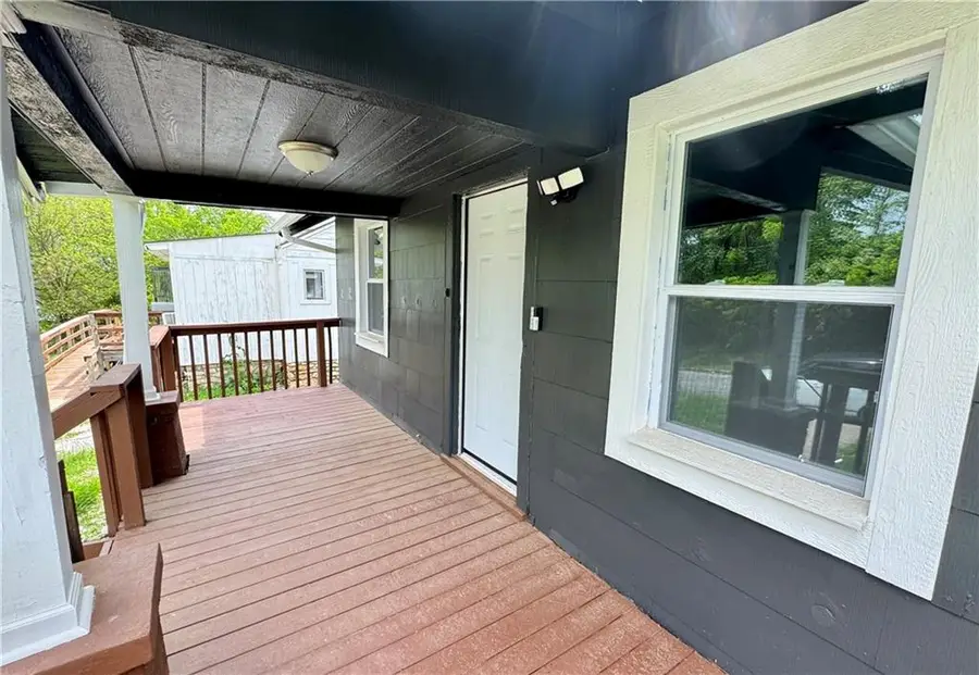 3003 E 52nd Street, Kansas City, MO 64130 - Image #2