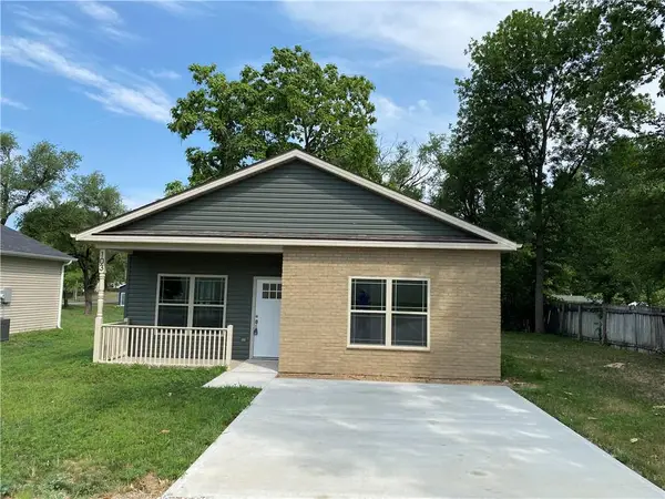 103 S St Charles Street, Windsor, MO 65360