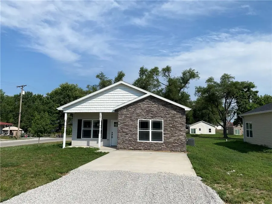 103 S St Charles Street, Windsor, MO 65360 - Image #3