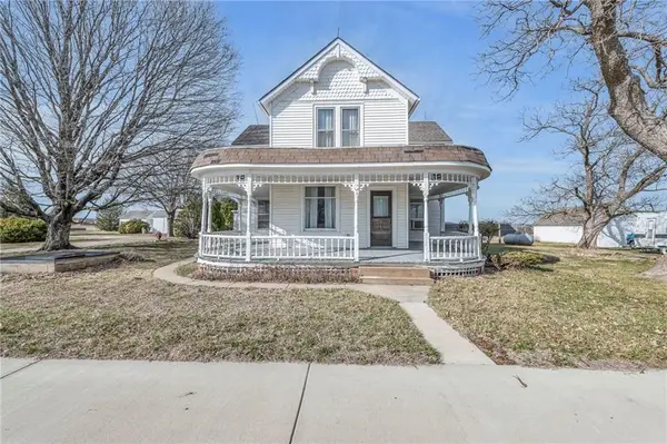 15968 Eisenhower Road, Leavenworth, KS 66048