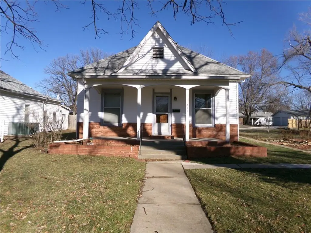 211 S Elm Street, Iola, KS 66749 - Image #1