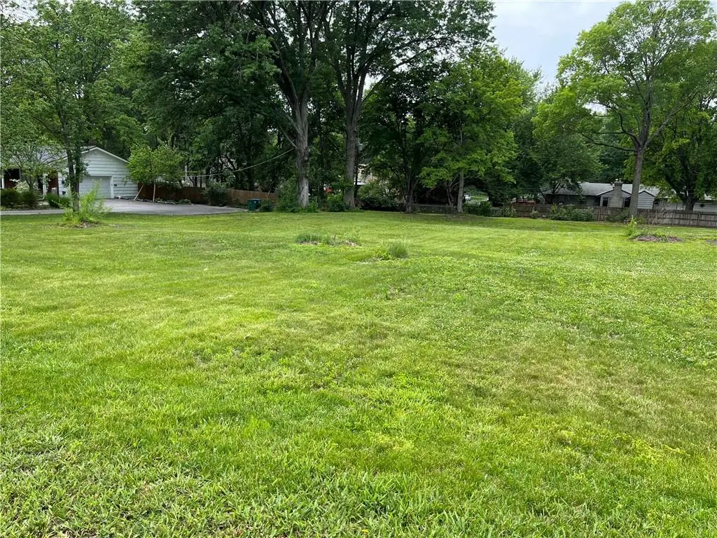 10036 Mission Road, Overland Park, KS 66207 - Image #1