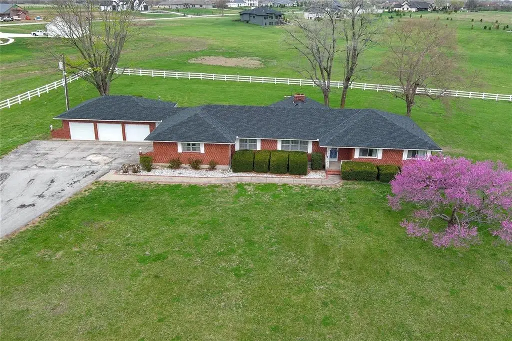 24800 Milton Thompson Road, Lees Summit, MO 64086 - Image #1