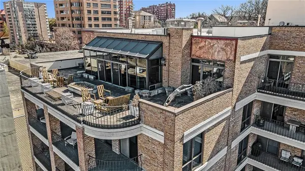 433 Ward Parkway #7E, Kansas City, MO 64112