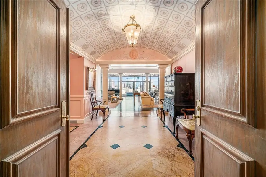 433 Ward Parkway #7E, Kansas City, MO 64112 - Image #2