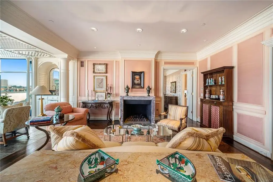 433 Ward Parkway #7E, Kansas City, MO 64112 - Image #3