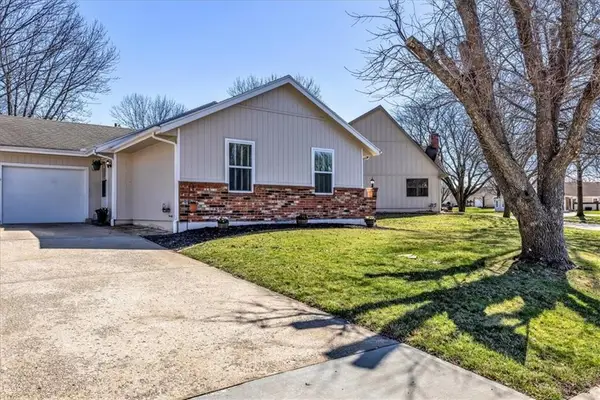 105 SW Donovan Road, Lee's Summit, MO 64063