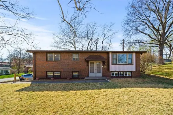 5018 NW Huonker Road, Kansas City, MO 64151