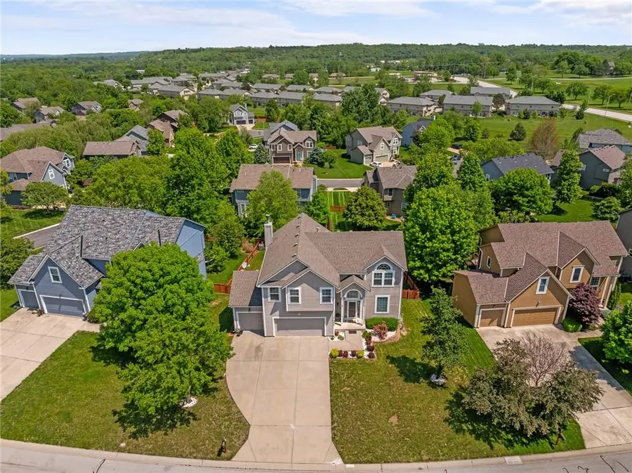 5405 Lakecrest Drive, Shawnee, KS 66218 - Image #2