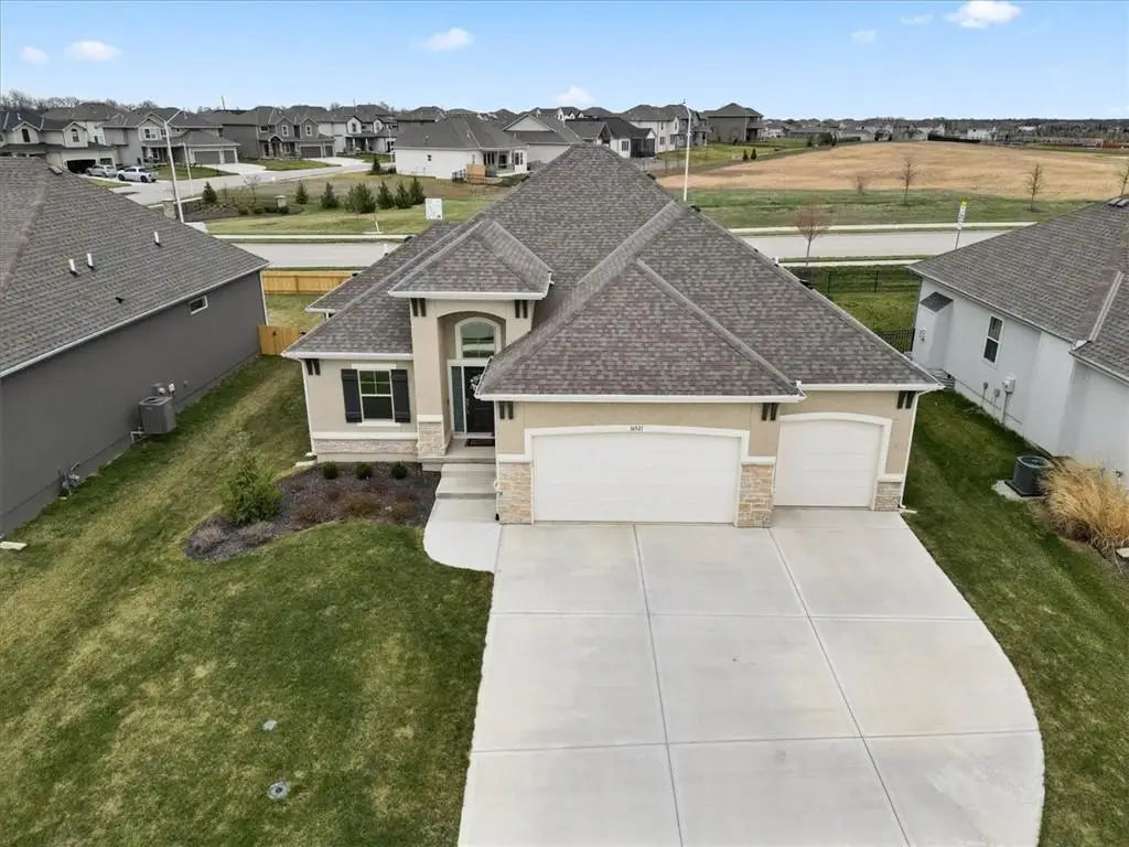16521 S Stagecoach Street, Olathe, KS 66062 - Image #1