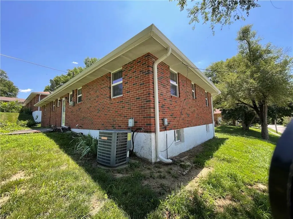 11302-11304 Putnam Street E, Sugar Creek, MO 64054 - Image #1