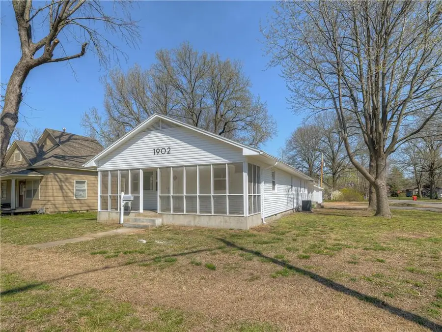 1902 N Joplin Street, Pittsburg, KS 66762 - Image #2