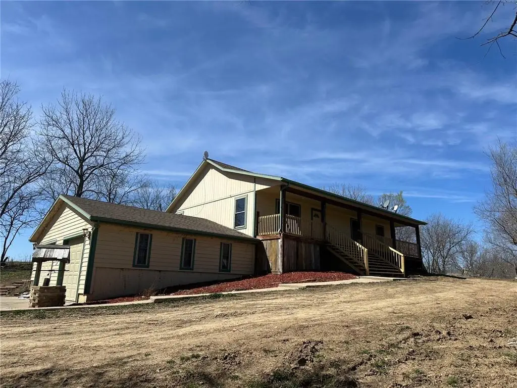 30904 Pressonville Road, Paola, KS 66071 - Image #1