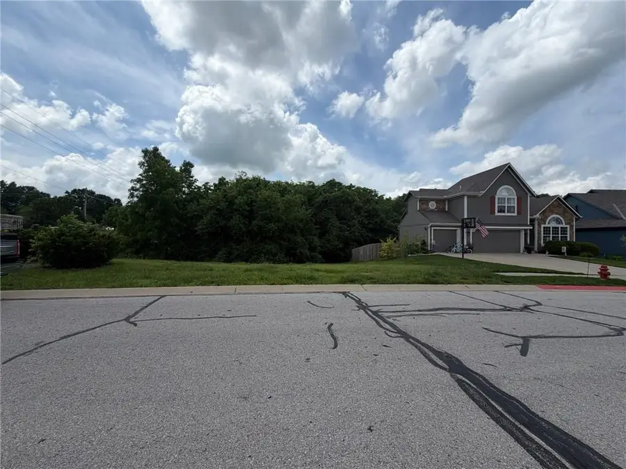 911 S 12 Street, Louisburg, KS 66053 - #3