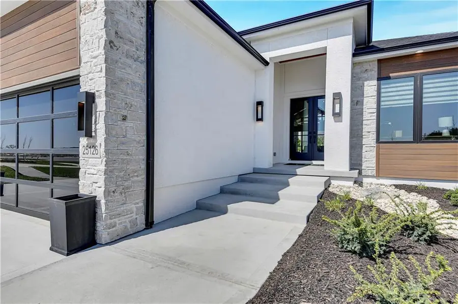 25126 W 98th Place, Lenexa, KS 66227 - Image #2