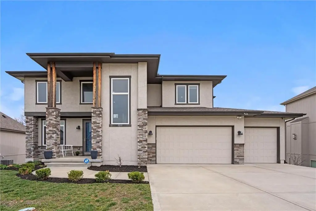 7295 NW Forest Lakes Drive, Parkville, MO 64152 - Image #1