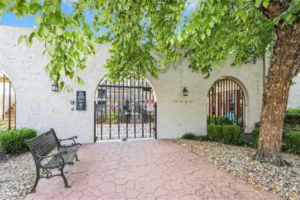 1111 W 46th Street #4, Kansas City, MO 64112