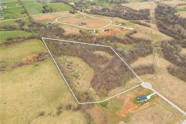 14400 Stringtown Court, Lake Lotawana, MO 64086