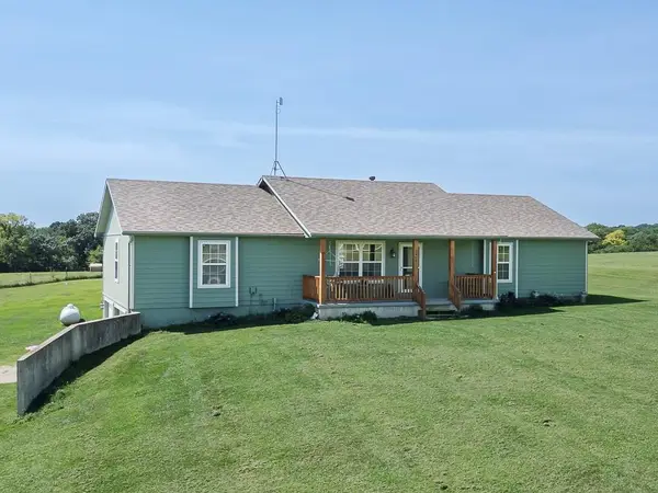 24601 Garrett Road, McLouth, KS 66054