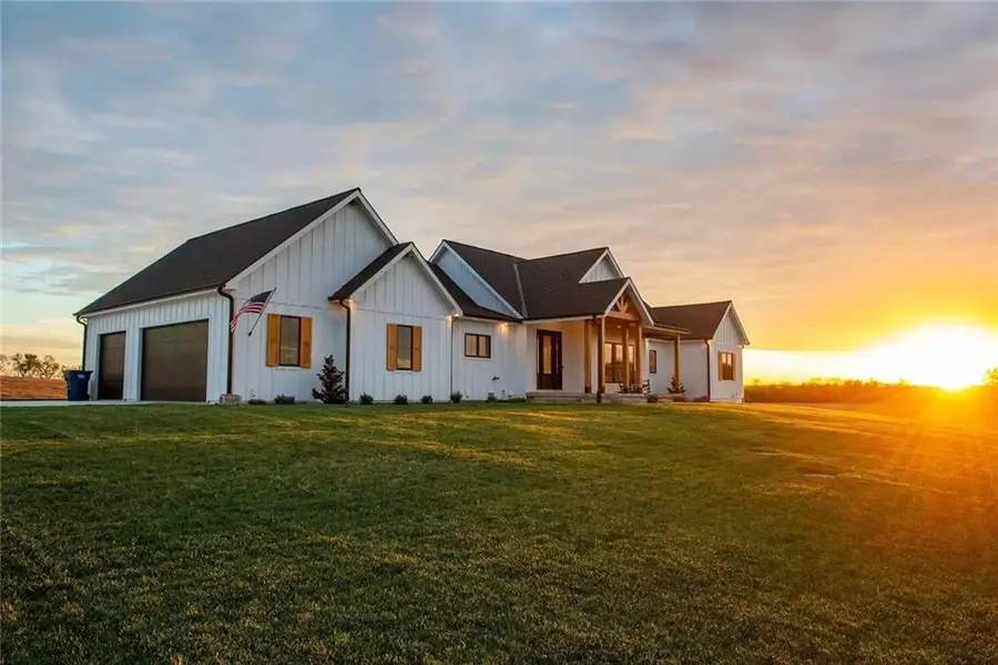 1072 E 1466 Road, Lawrence, KS 66046 - Image #2