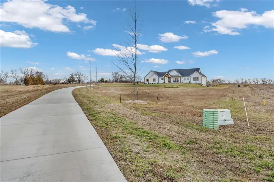 1072 E 1466 Road, Lawrence, KS 66046 - Image #3