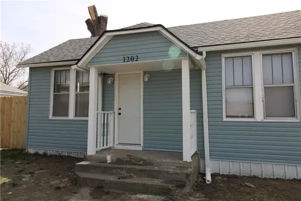 1202 Sacramento Street, St Joseph, MO 64503